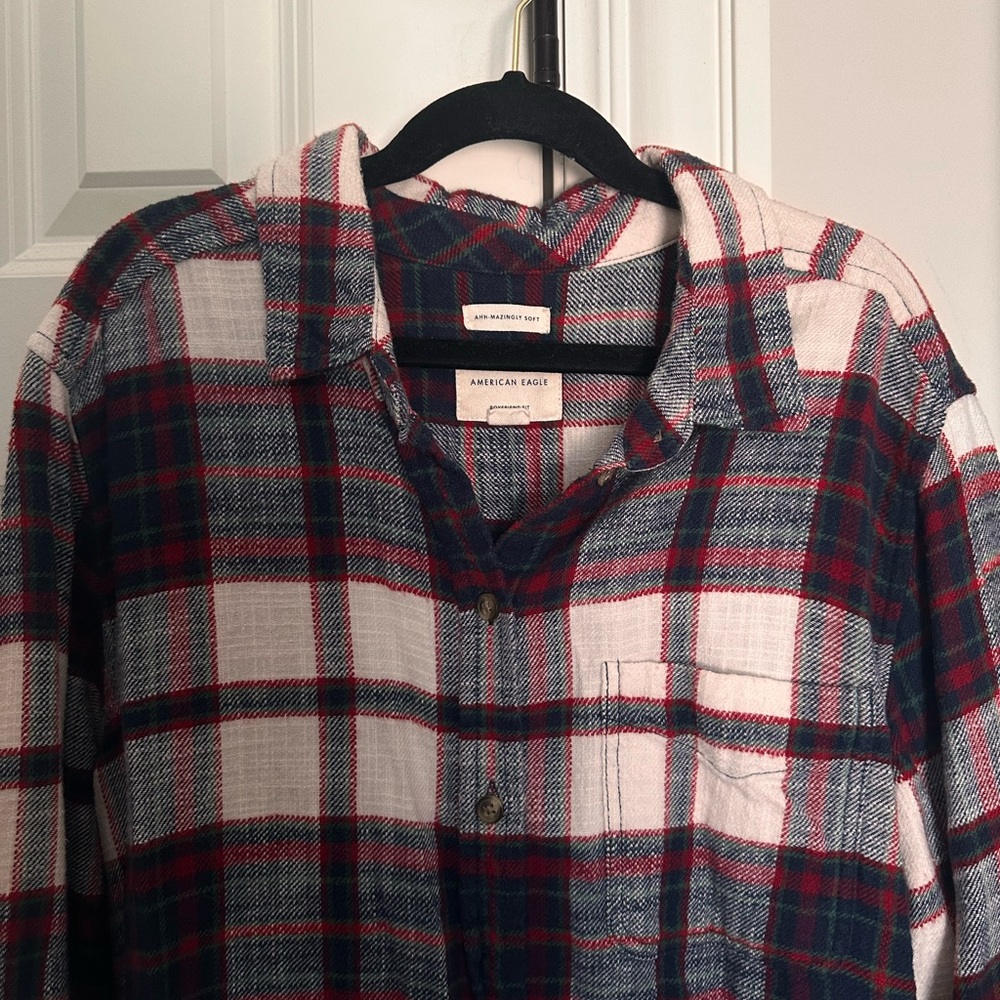 American Eagle Outfitters Red and White Plaid Button Down Shirt Boyfriends Fit - Picture 3 of 3